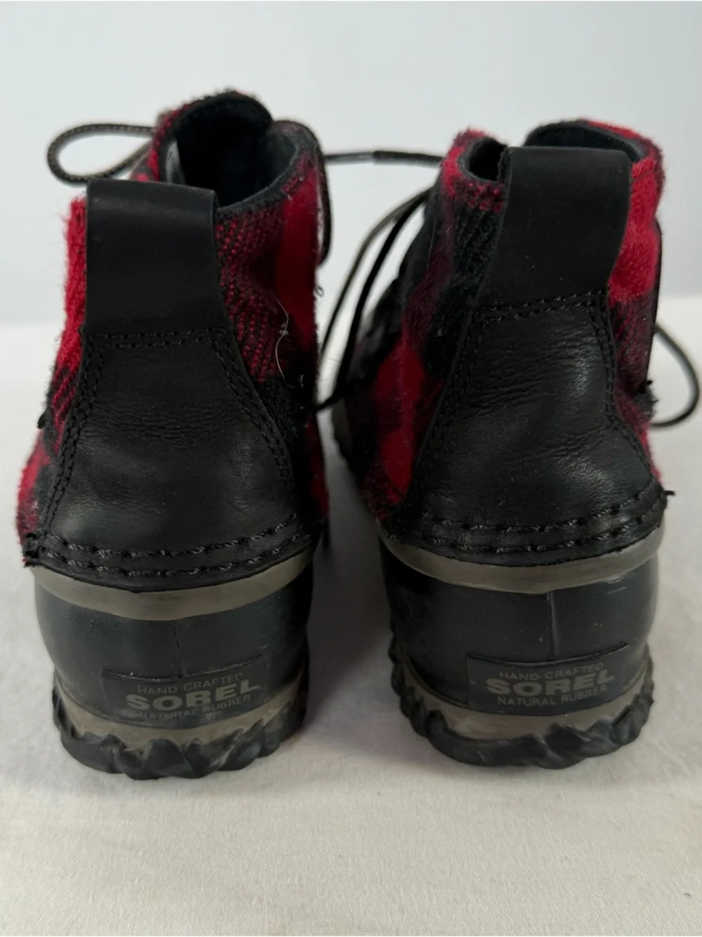 Sorel Out ‘n About Buffalo Plaid Waterproof Boots in Black Red Size‎ 6